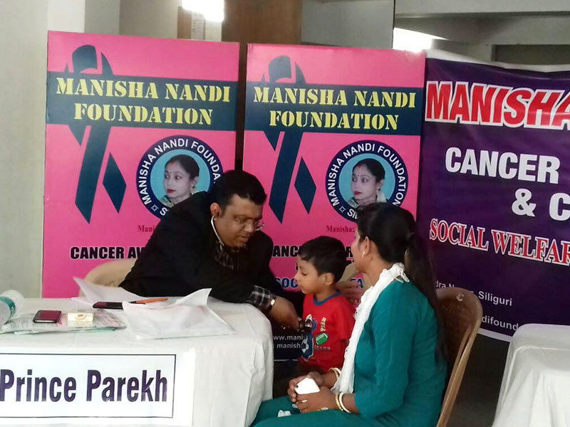 Dr Prince Parakh giving Health Talk to parents and children. A Health check up camp organised by Manisha NANDI foundation where he saw more than 50 children.